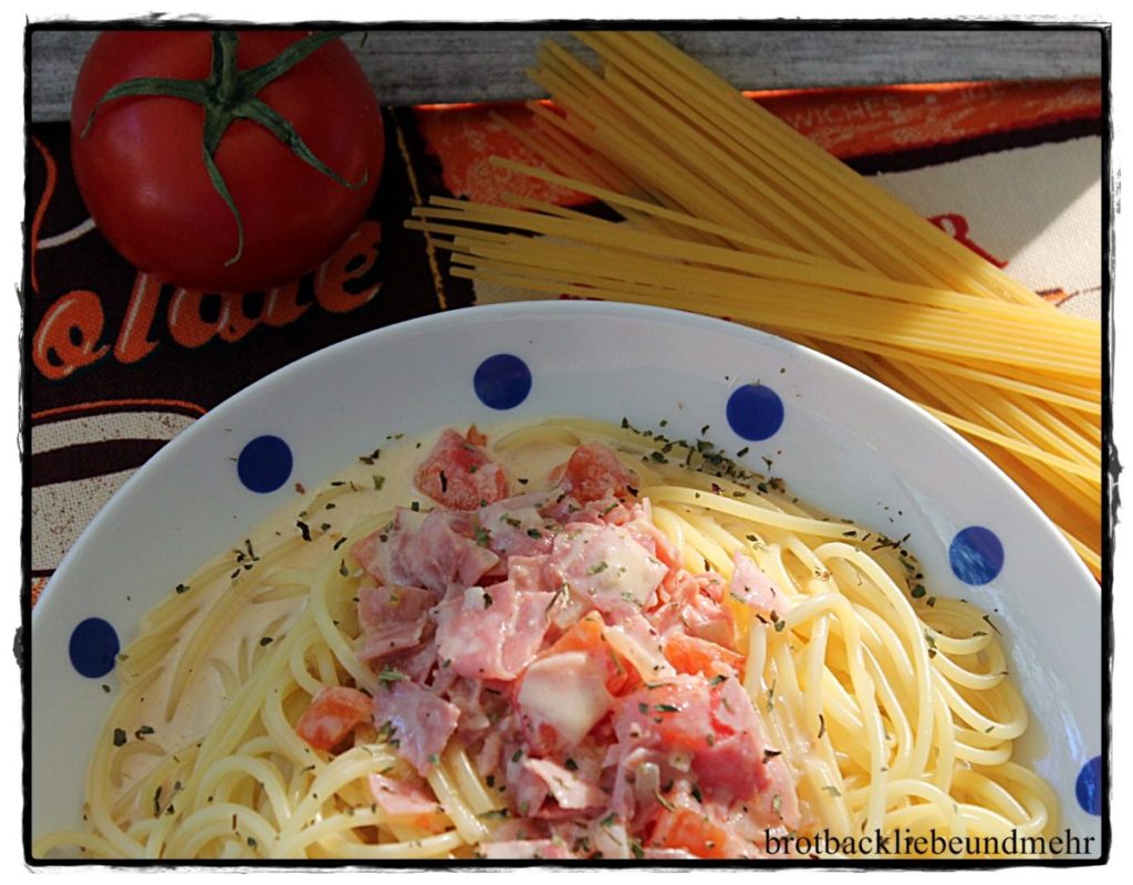 Spaghetti in Käse-Tomaten-Schinken-Soße - Brotbackliebe ... und mehr