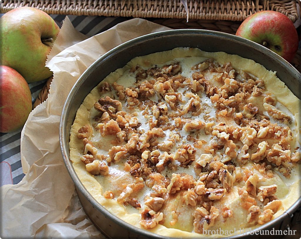 Apfelkuchen mit karamelisierten Walnüssen - Brotbackliebe ... und mehr