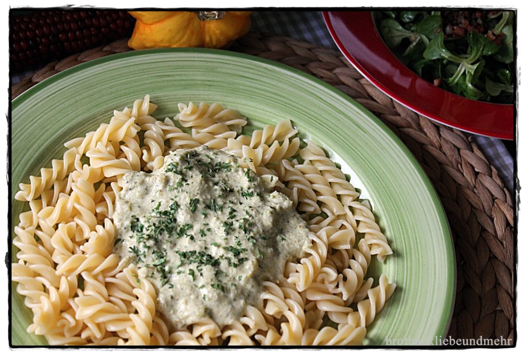 Pasta mit Broccoli-Käse-Nuss-Soße - Brotbackliebe ... und mehr