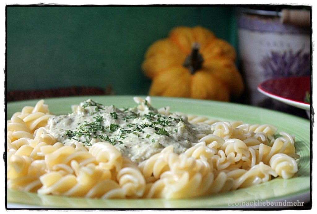 Pasta mit Broccoli-Käse-Nuss-Soße - Brotbackliebe ... und mehr