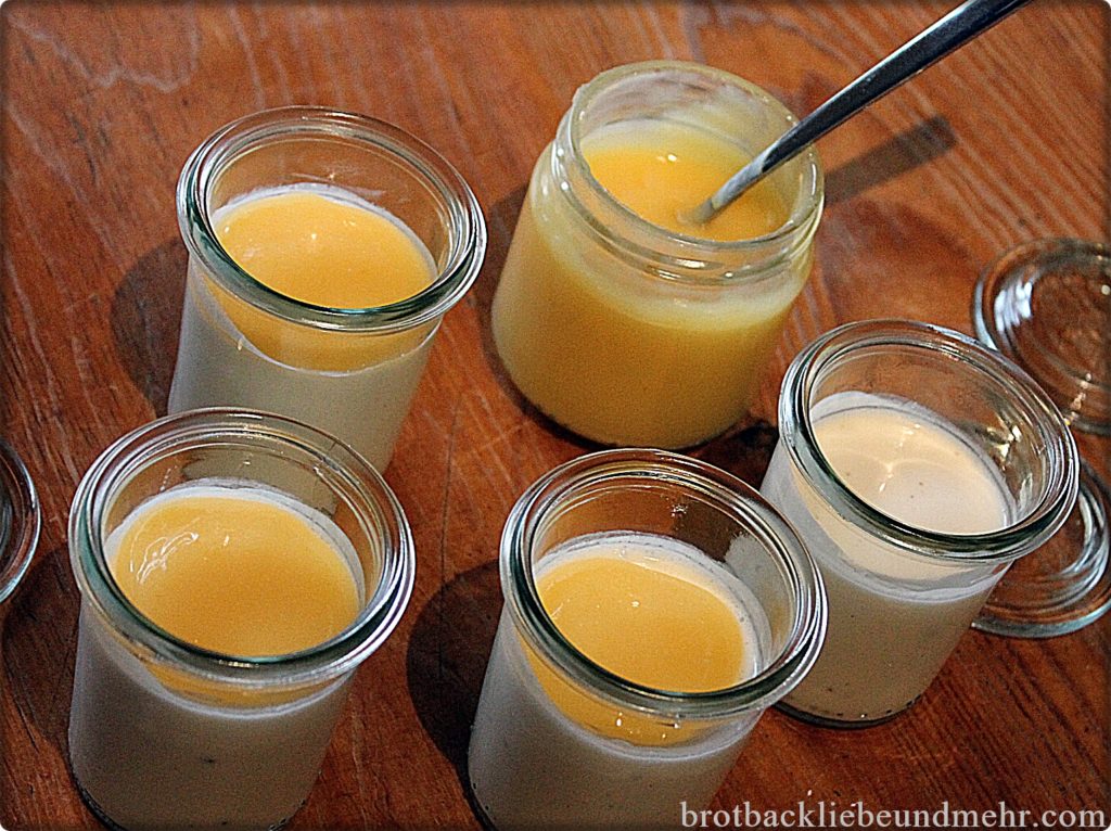 Joghurt-Panna-Cotta mit Lemoncurd - Brotbackliebe ... und mehr