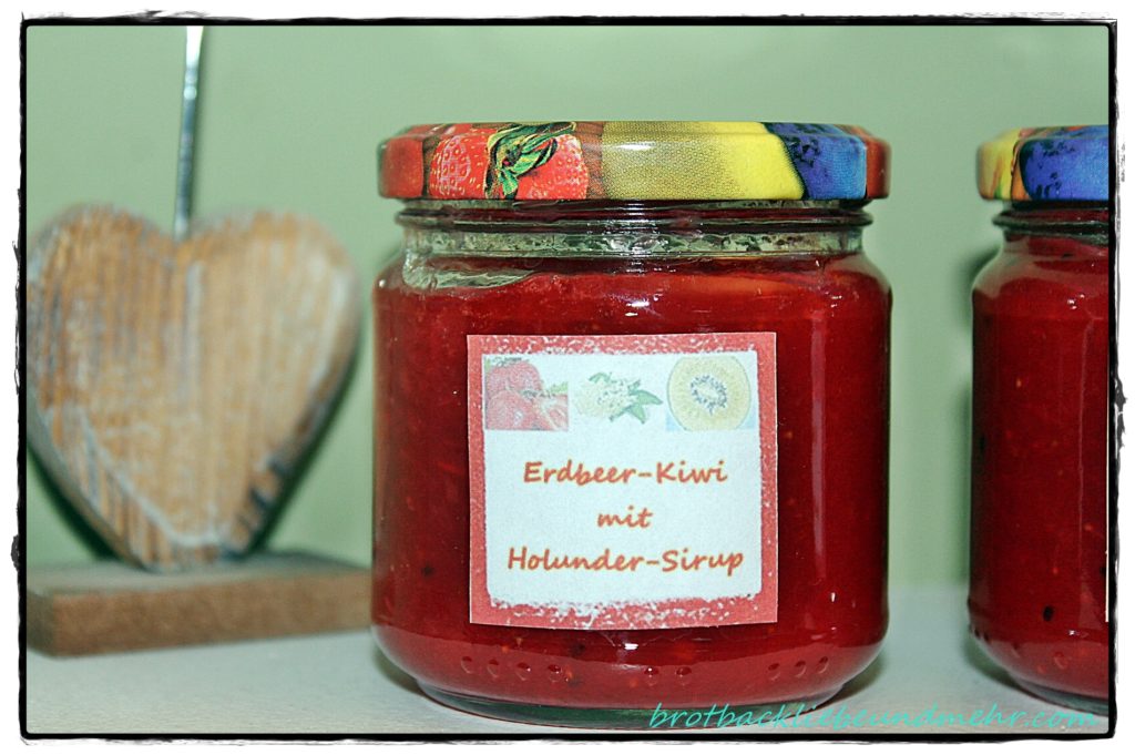 Erdbeer-Kiwi-Marmelade mit Holunderblüten-Sirup - Brotbackliebe ... und ...