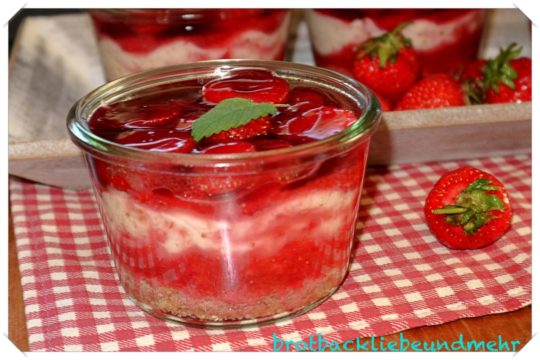 Erdbeer-Marzipan-Kuchen im Glas - Brotbackliebe ... und mehr