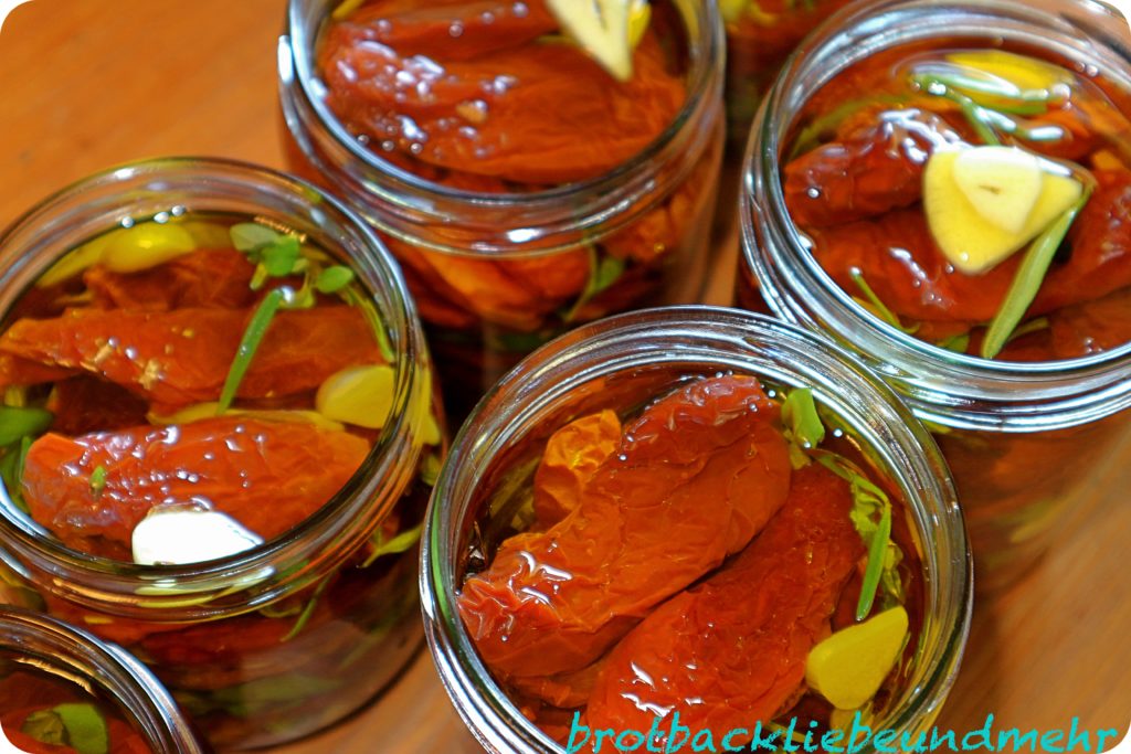 Getrocknete Tomaten in Olivenöl - Brotbackliebe ... und mehr