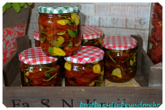 Getrocknete Tomaten in Olivenöl - Brotbackliebe ... und mehr