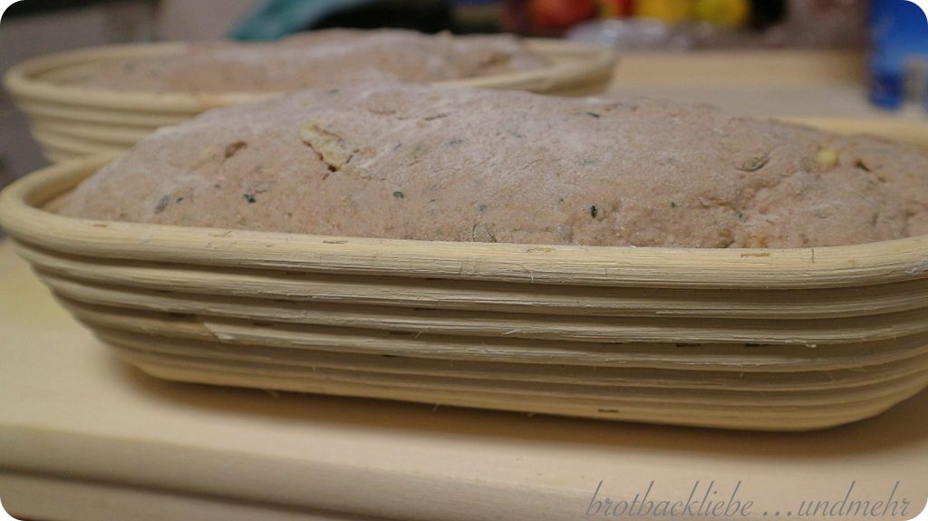 Zucchini-Walnuss-Brot - Brotbackliebe ... und mehr