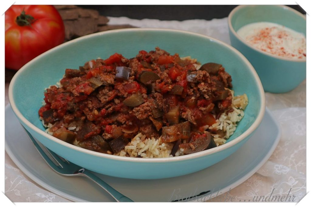 Türkische Auberginen-Hackfleisch-Pfanne mit Reis - Brotbackliebe ...