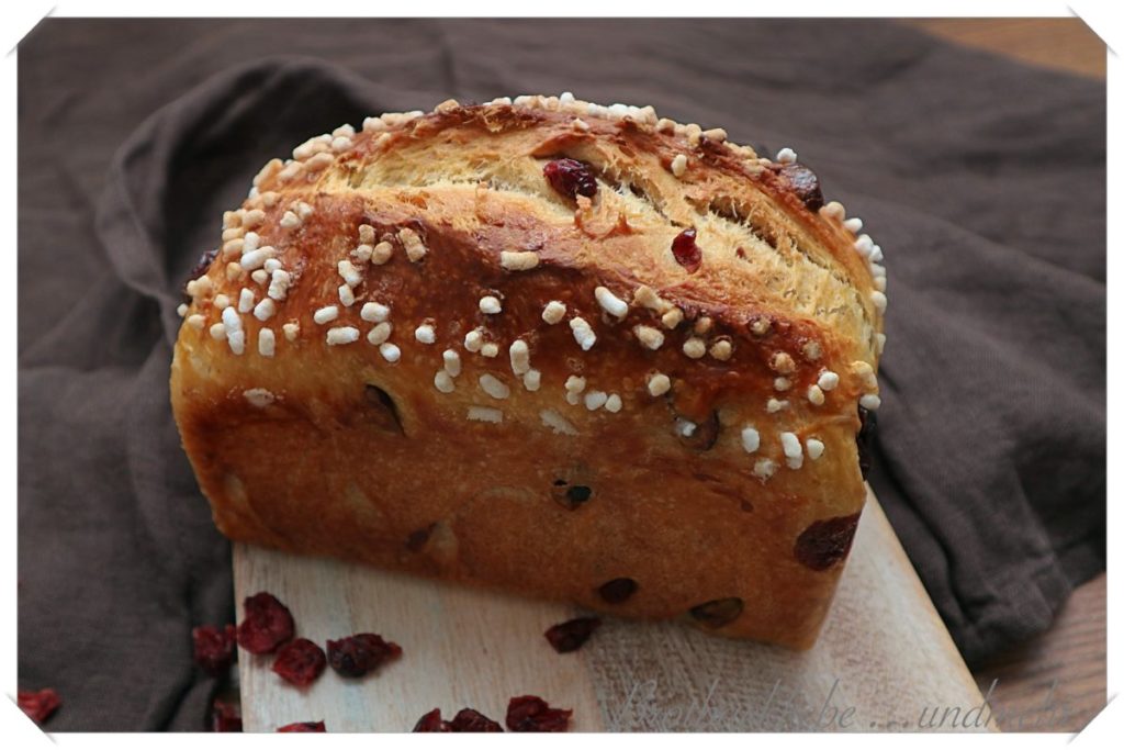 Sahne-Mascarpone-Stuten mit Cranberries und Pistazien - Brotbackliebe ...