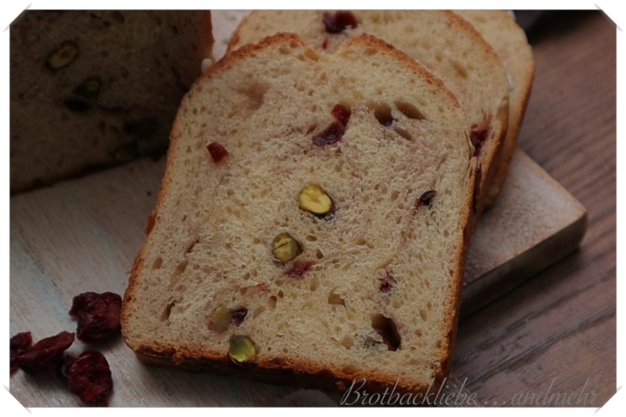 Sahne-Mascarpone-Stuten mit Cranberries und Pistazien - Brotbackliebe ...