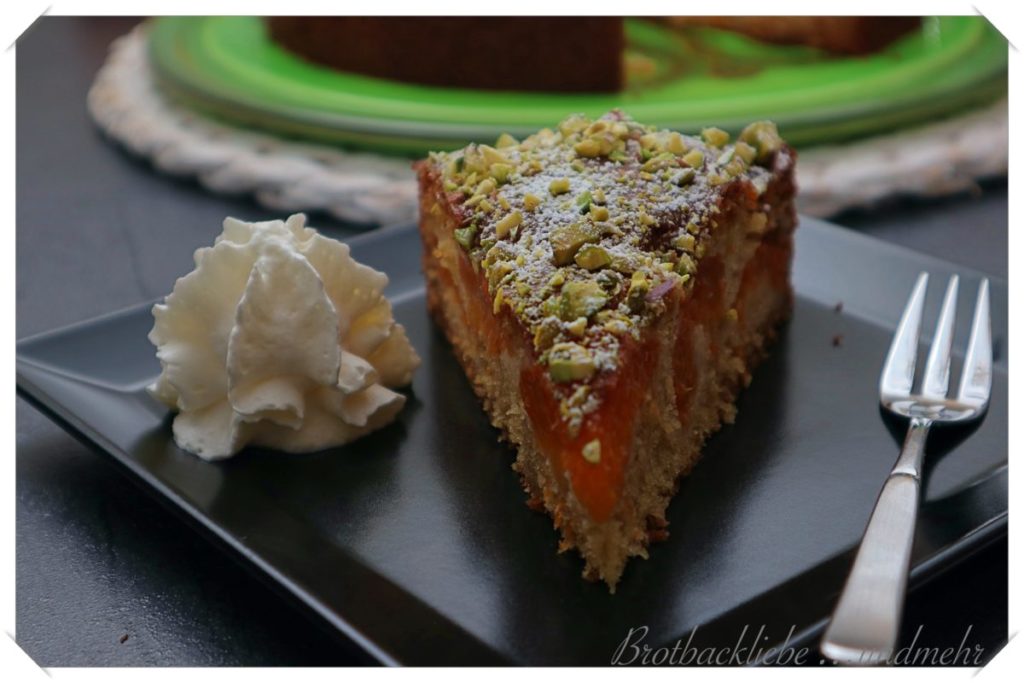 Dinkel-Aprikosenkuchen mit Marzipan - Brotbackliebe ... und mehr