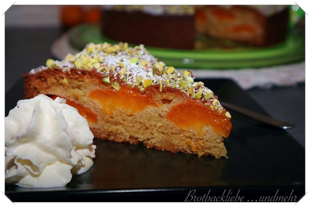 Dinkel-Aprikosenkuchen mit Marzipan - Brotbackliebe ... und mehr