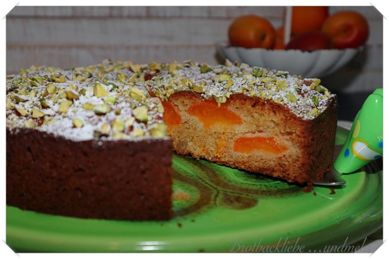 Dinkel-Aprikosenkuchen mit Marzipan - Brotbackliebe ... und mehr