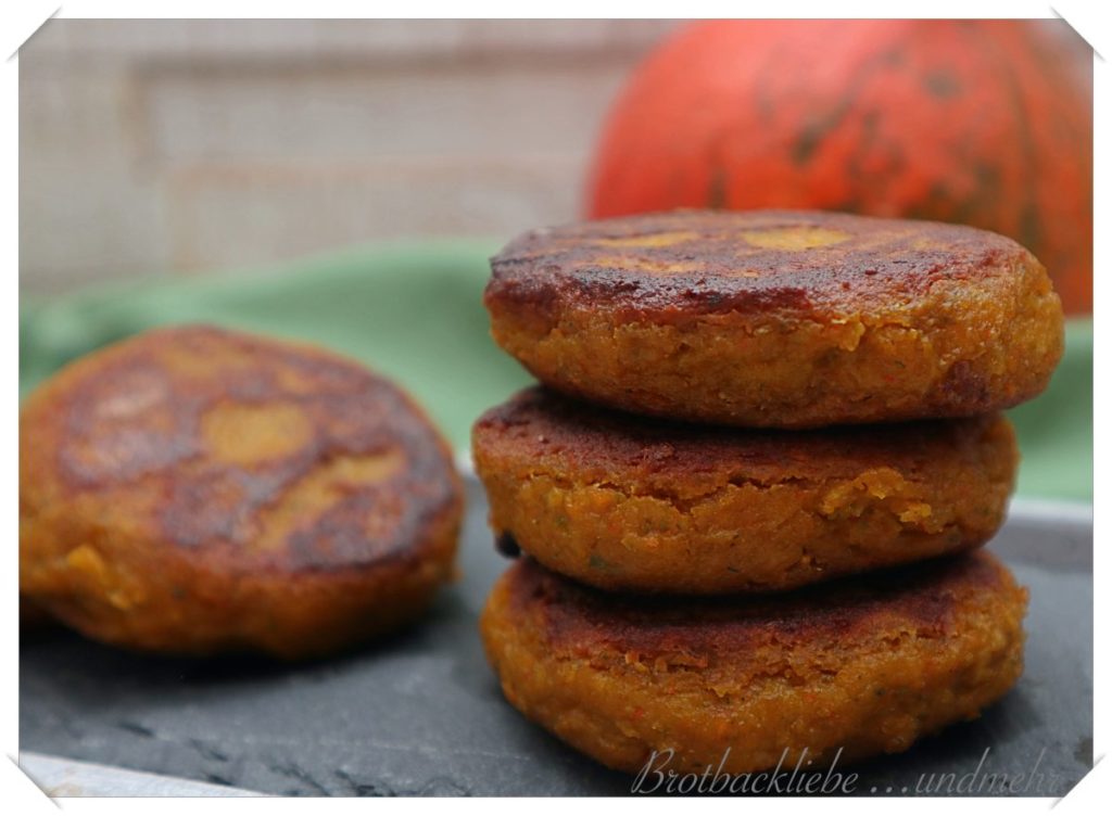 Kürbis-Mais-Bratlinge mit Paprika-Dip - Brotbackliebe ... und mehr