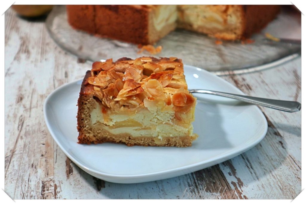 Apfel-Quark-Kuchen mit Bienenstich-Topping - Brotbackliebe ... und mehr