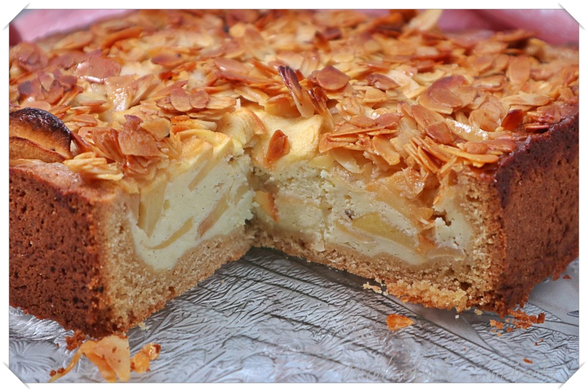 Apfel-Quark-Kuchen mit Bienenstich-Topping - Brotbackliebe ... und mehr