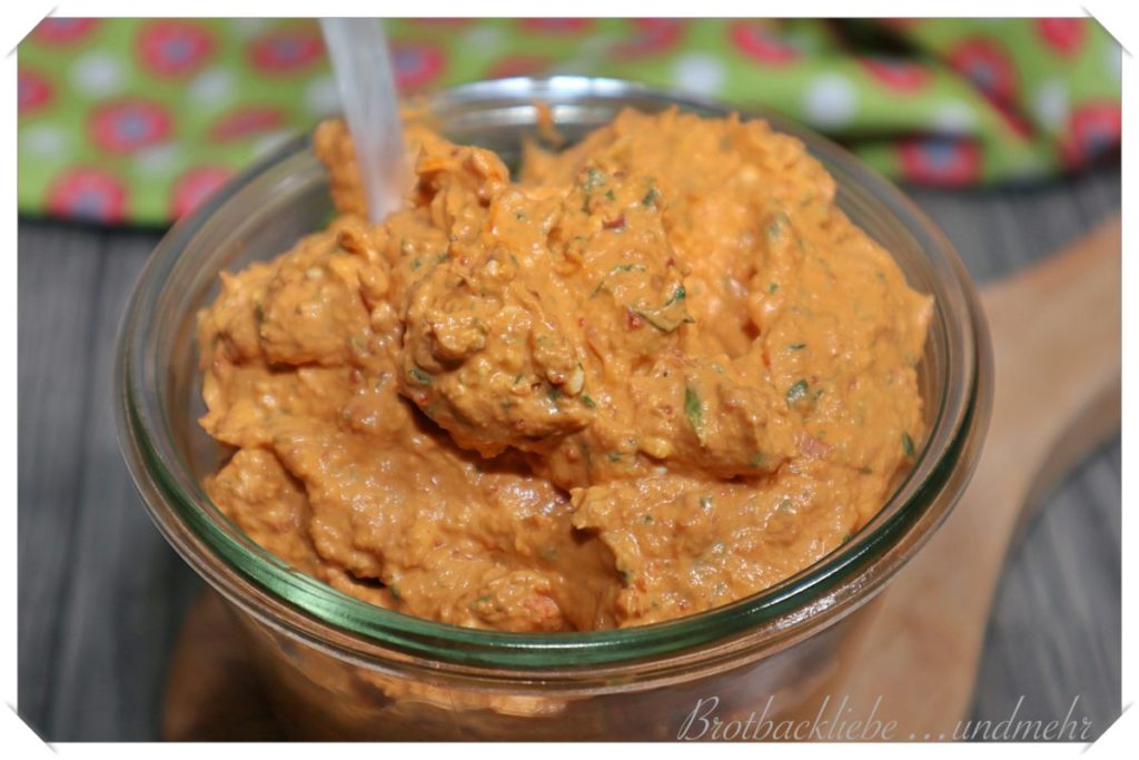 Feta-Ajvar-Aufstrich - Brotbackliebe ... und mehr