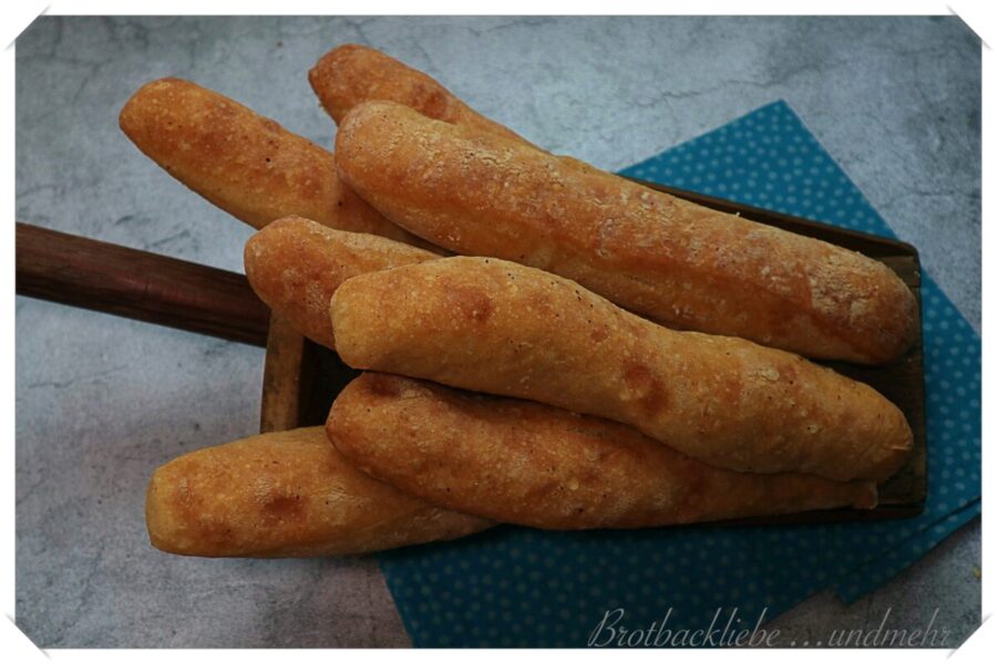 Dinkel-Bier-Stangen mit Salz-Pfeffer-Kruste - Brotbackliebe ... und mehr