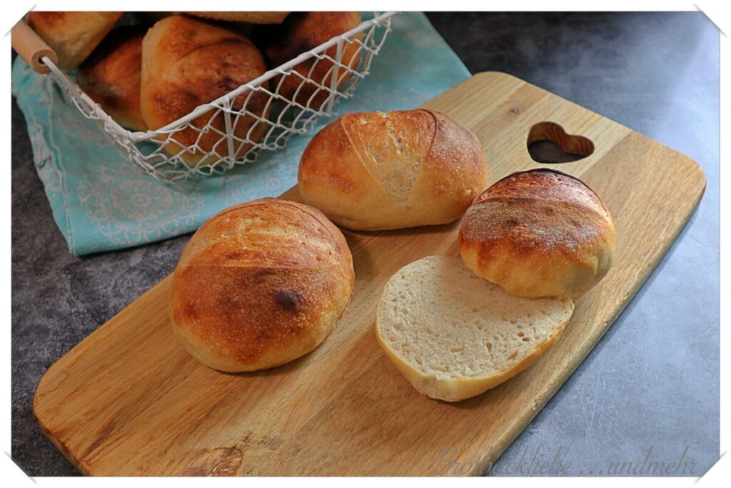 Einfache helle Brötchen mit Brötchenmalz - Brotbackliebe ... und mehr Einfache helle Brötchen mit Brötchenmalz - Brotbackliebe ... und mehr